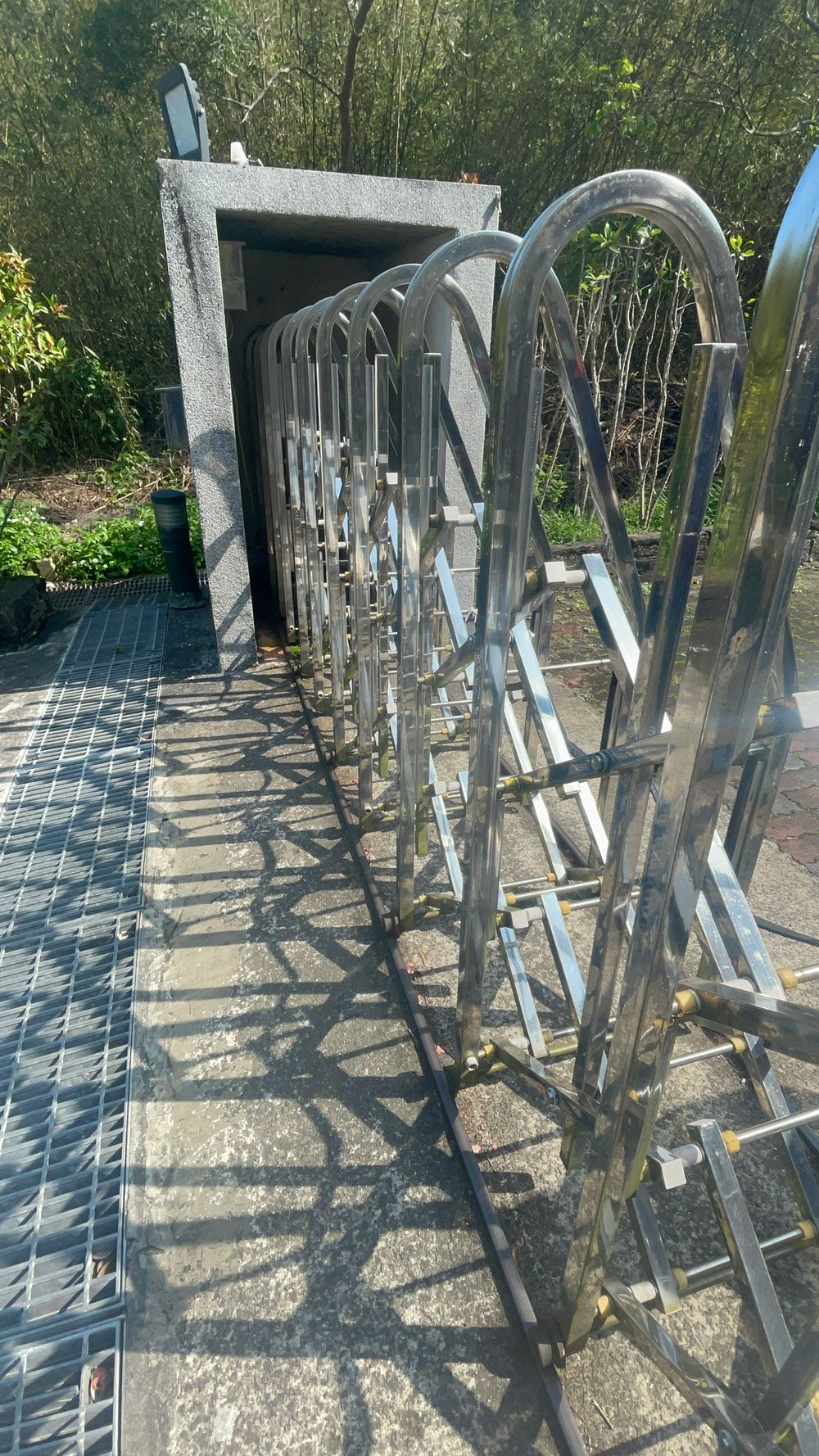 大里伸縮大門