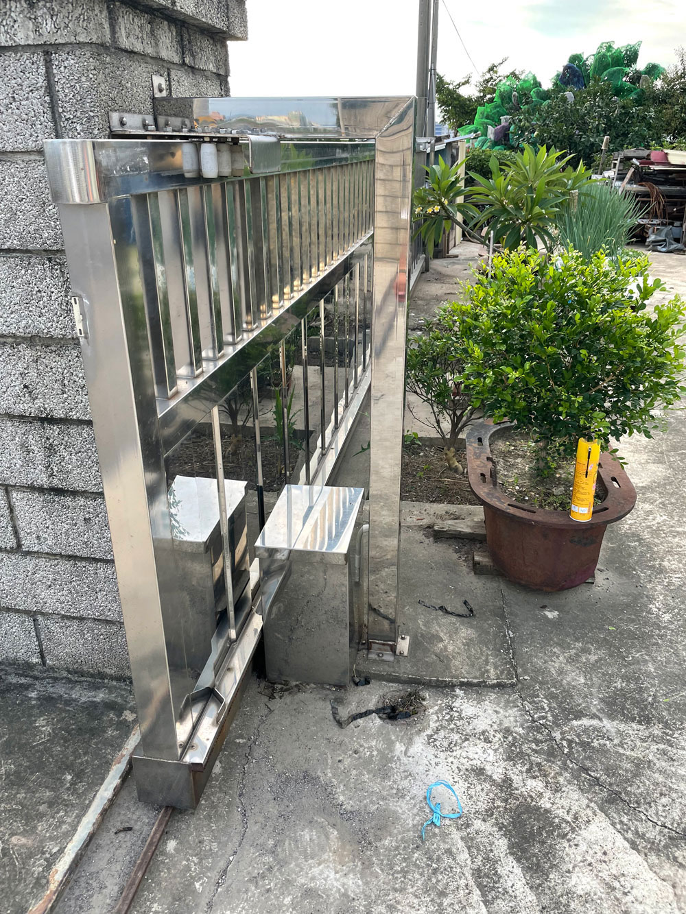 東勢橫式大門